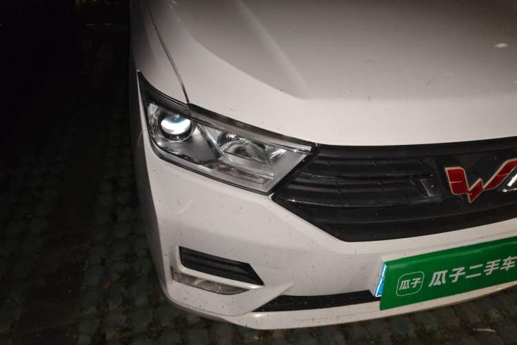 Used Wuling Hongguang 2021 1.5L Revised S Standard Version Hydraulic-Power-Assisted LAR Right Front Headlight