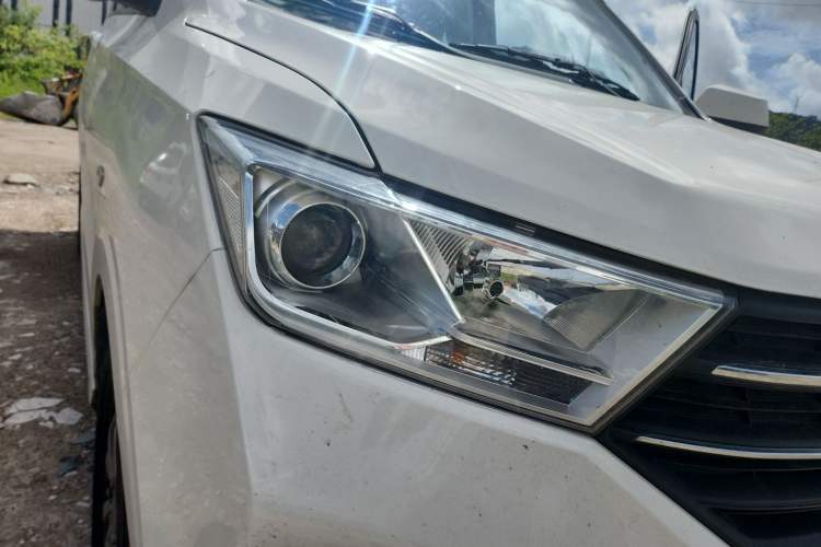 Used Wuling Hongguang 2021 1.5L S Comfort Edition LAR Right Front Headlight