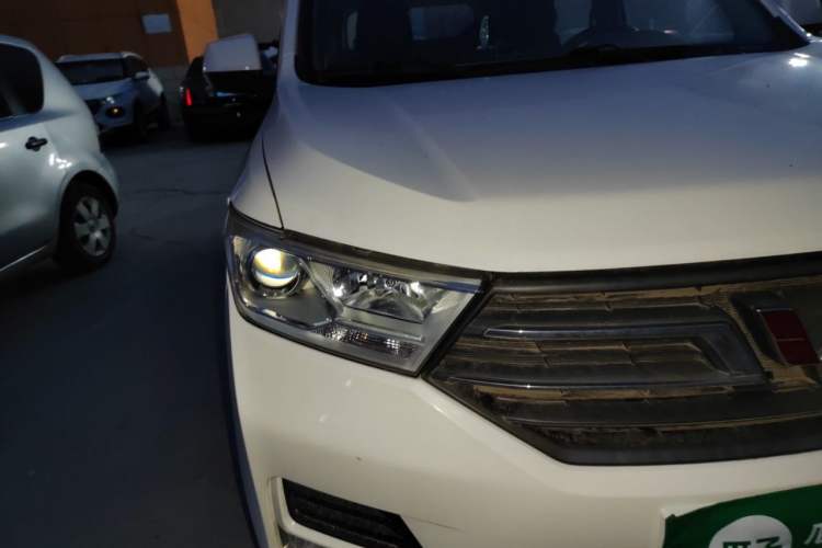Used Wuling Hongguang 2021 1.5L S Comfort Edition LAR Right Front Headlight