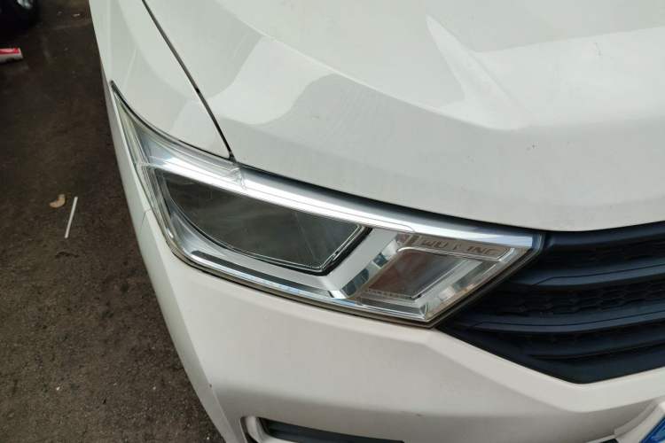 Used Wuling Hongguang 2021 1.5L Revised S Base Version with Electric Power Steering LAR Right Front Headlight