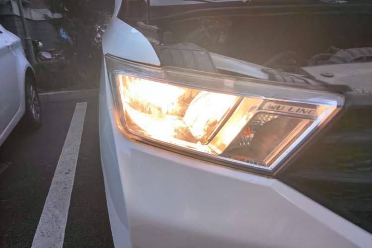 Used Wuling Hongguang 2021 1.5L Revised S Standard Version with Electric Power Steering LAR Right Front Headlight
