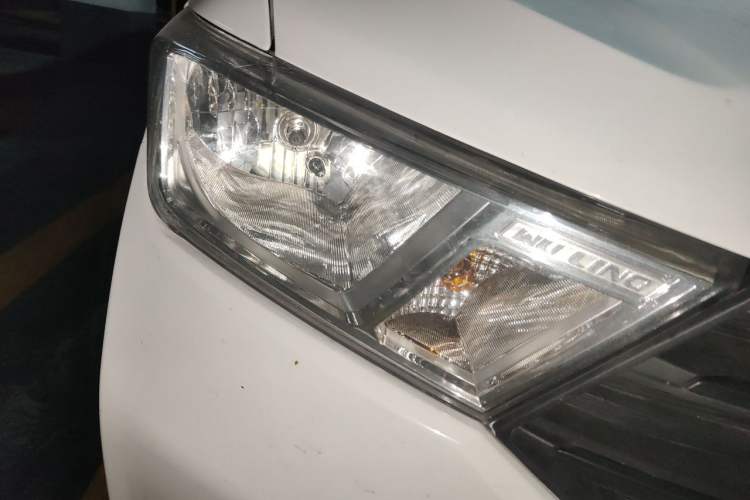 Used Wuling Hongguang 2021 1.5L Restyled S Basic Window-Sealed Car with Electric Power Steering LAR Right Front Headlight