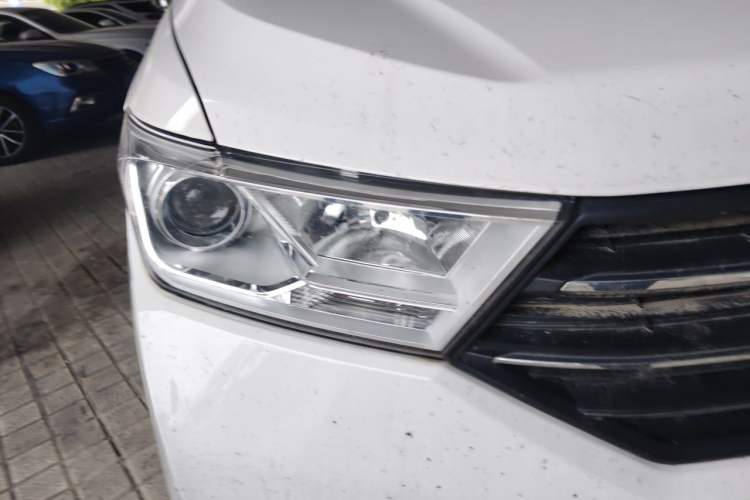Used Wuling Hongguang 2021 1.5L S Comfort Edition LAR Right Front Headlight