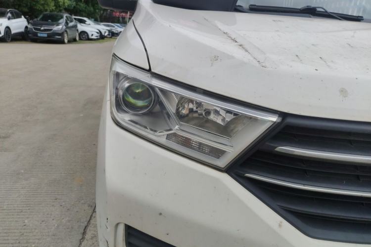 Used Wuling Hongguang 2021 1.5L S Standard Version LAR Right Front Headlight