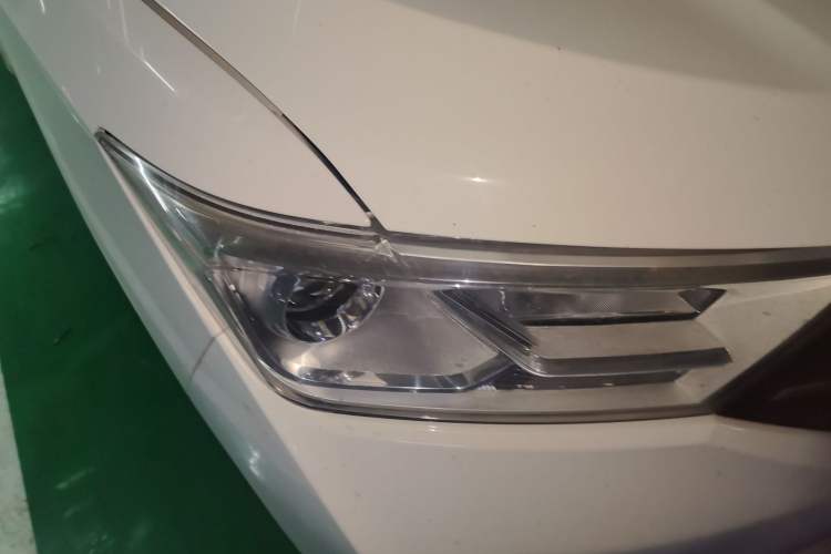 Used Wuling Hongguang 2021 1.5L S Standard Version LAR Right Front Headlight