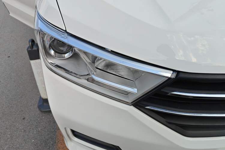 Used Wuling Hongguang 2021 1.5L Revised S Standard Version with Electric Power Steering LAR Right Front Headlight