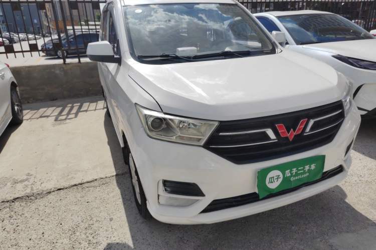 Used Wuling Hongguang 2021 1.5L Revised S Standard Version with Electric Power Steering LAR Right Front Headlight
