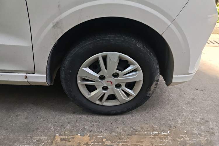 Used Wuling Hongguang 2021 1.5L Revised S Base Version Hydraulic Power Steering LAR Right Front Wheel Hub
