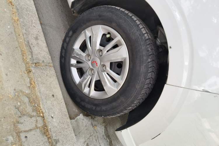 Used Wuling Hongguang 2021 1.5L Revised S Base Version with Electric Power Steering LAR Right Front Wheel Hub