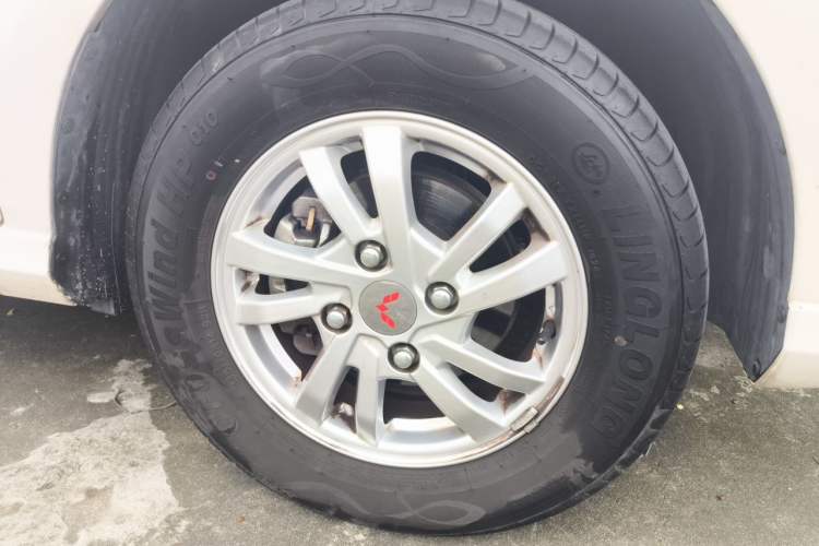 Used Wuling Hongguang 2021 1.5L Facelifted S Comfort Version with Electric Power Steering LAR Right Front Wheel Hub