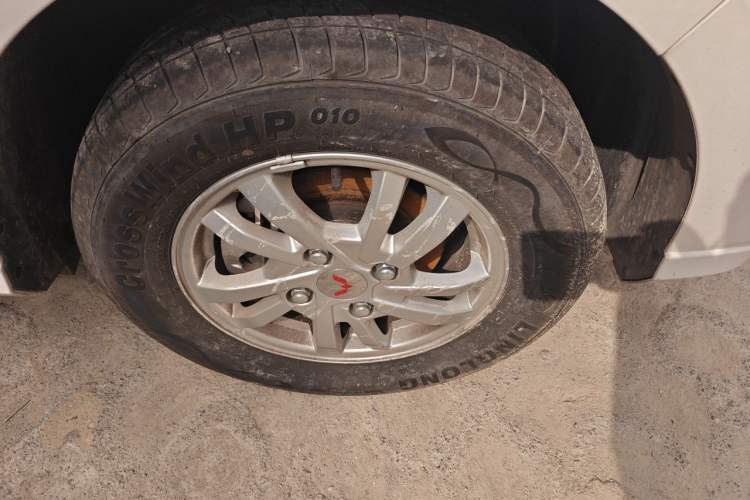 Used Wuling Hongguang 2021 1.5L S Comfort Edition LAR Right Front Wheel Hub