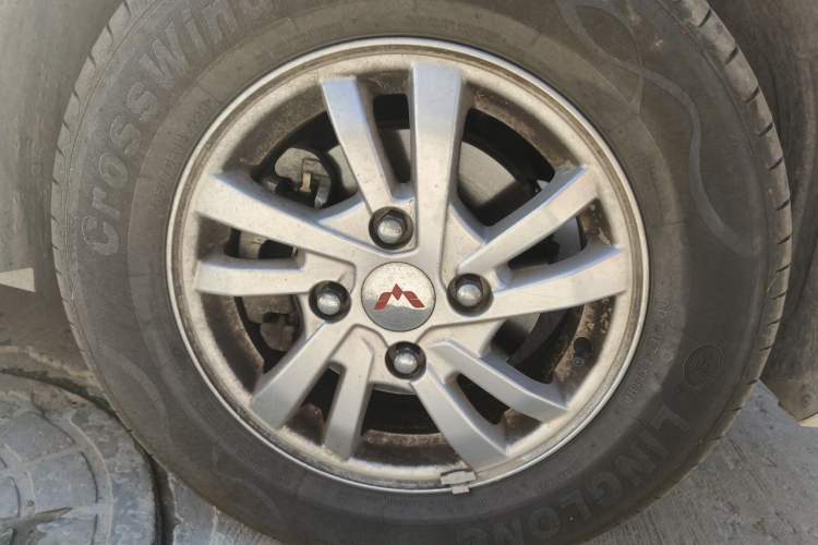 Used Wuling Hongguang 2021 1.5L Revised S Standard Version Hydraulic-Power-Assisted LAR Right Front Wheel Hub