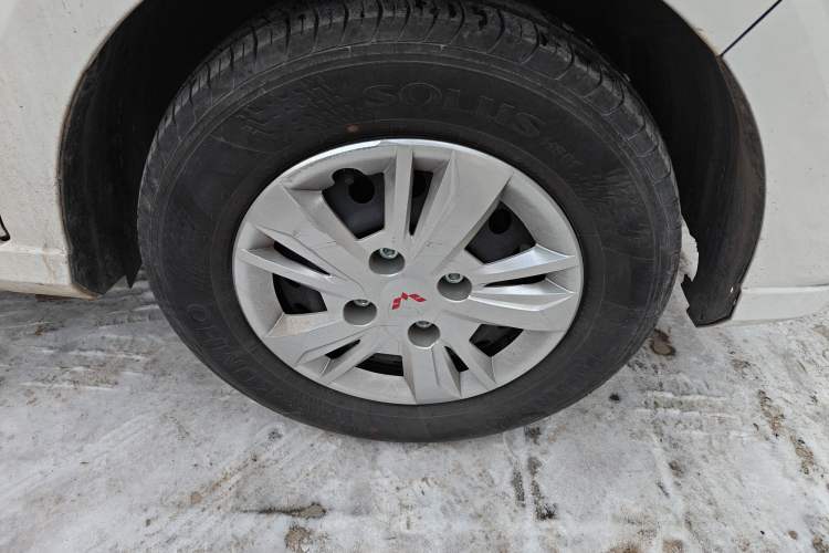 Used Wuling Hongguang 2021 1.5L Facelifted S Comfort Version with Electric Power Steering LAR Right Front Wheel Hub