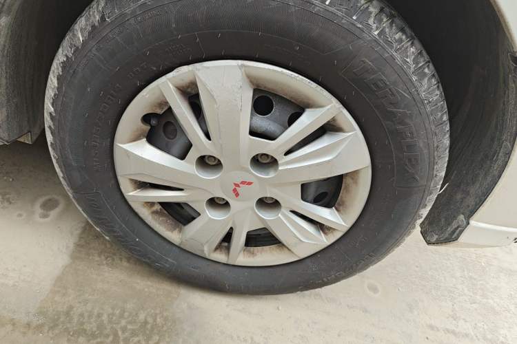 Used Wuling Hongguang 2021 1.5L Facelift S Comfort Version Hydraulic Power Steering LAR Right Front Wheel Hub