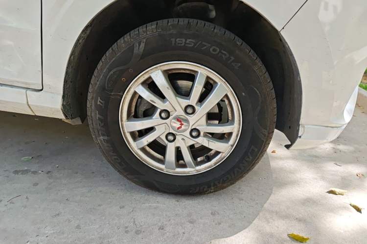 Used Wuling Hongguang 2021 1.5L Revised S Standard Version Hydraulic-Power-Assisted LAR Right Front Wheel Hub