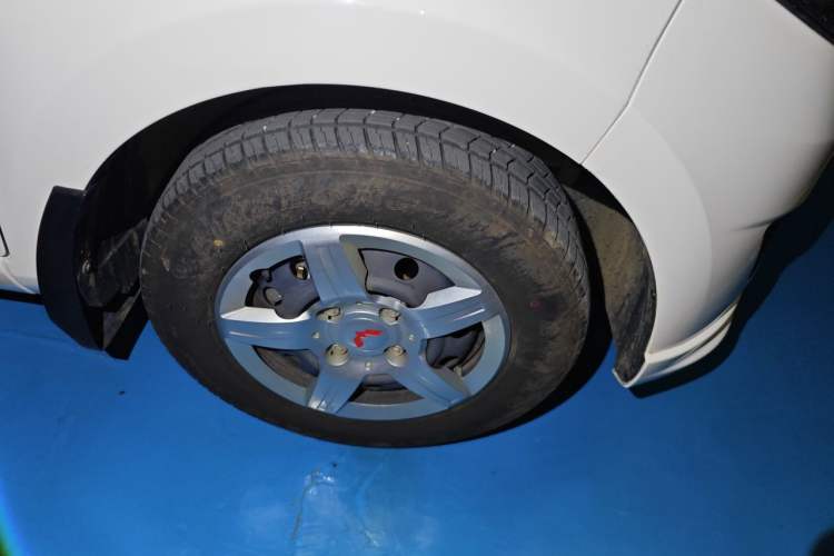 Used Wuling Hongguang 2021 1.5L S Base Version LAR Right Front Wheel Hub