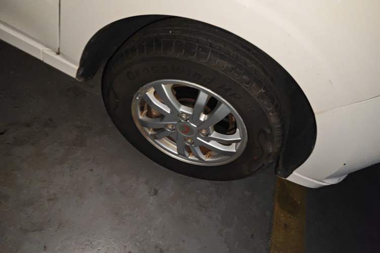 Used Wuling Hongguang 2021 1.5L S Comfort Edition LAR Right Front Wheel Hub
