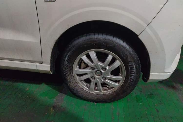 Used Wuling Hongguang 2021 1.5L Facelifted S Comfort Version with Electric Power Steering LAR Right Front Wheel Hub