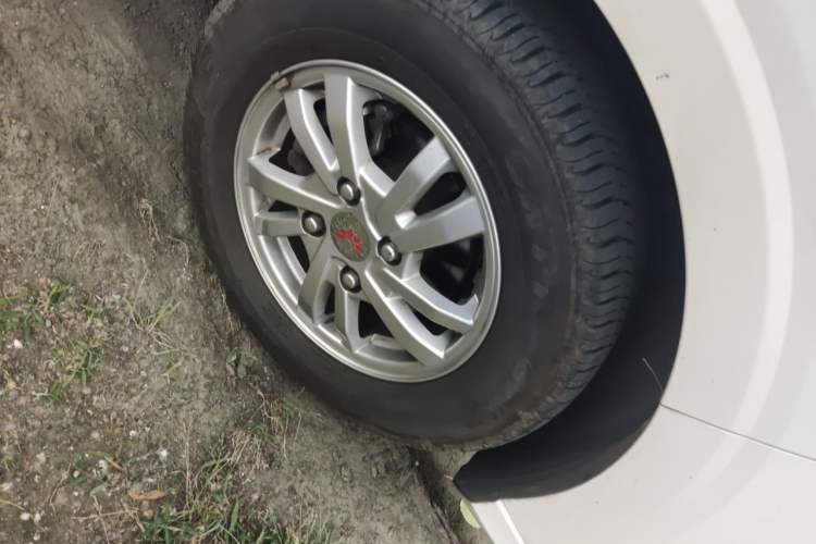 Used Wuling Hongguang 2021 1.5L S Comfort Edition LAR Right Front Wheel Hub