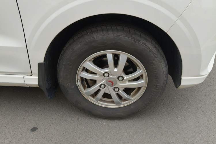 Used Wuling Hongguang 2021 1.5L S Comfort Edition LAR Right Front Wheel Hub