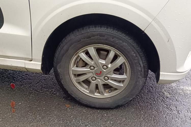 Used Wuling Hongguang 2021 1.5L S Comfort Edition LAR Right Front Wheel Hub