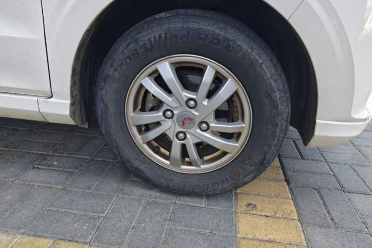 Used Wuling Hongguang 2021 1.5L Facelifted S Comfort Version with Electric Power Steering LAR Right Front Wheel Hub