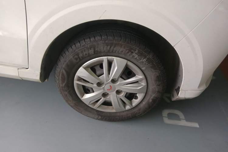 Used Wuling Hongguang 2021 1.5L Revised S Standard Version with Electric Power Steering LAR Right Front Wheel Hub