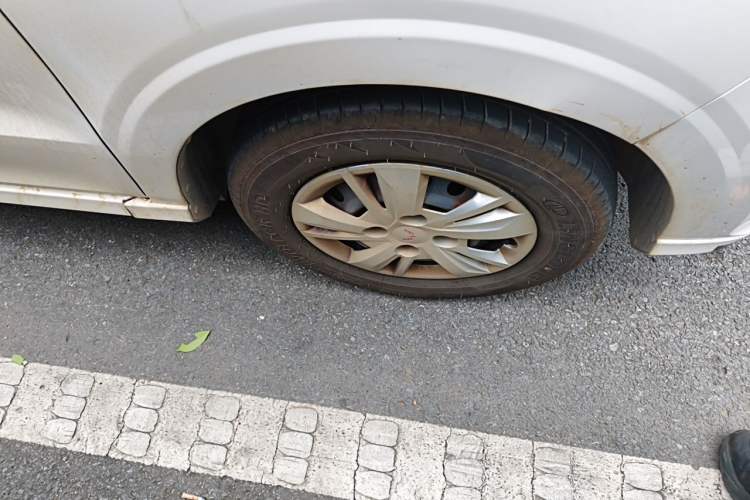 Used Wuling Hongguang 2021 1.5L Revised S Base Version with Electric Power Steering LAR Right Front Wheel Hub