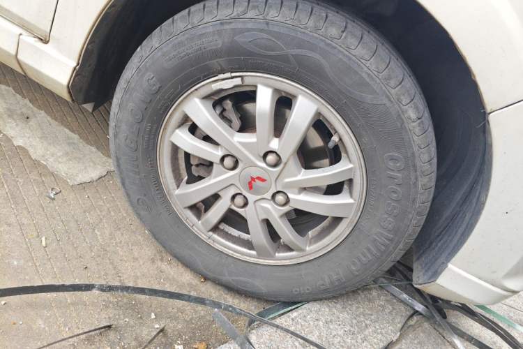 Used Wuling Hongguang 2021 1.5L S Comfort Edition LAR Right Front Wheel Hub