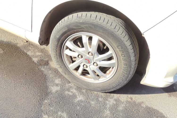 Used Wuling Hongguang 2021 1.5L S Comfort Edition LAR Right Front Wheel Hub
