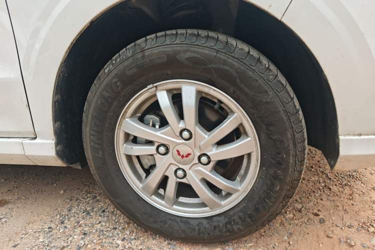 Used Wuling Hongguang 2021 1.5L Revised S Standard Version Hydraulic-Power-Assisted LAR Right Front Wheel Hub