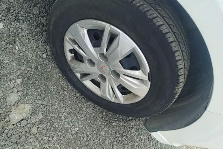 Used Wuling Hongguang 2021 1.5L S Base Version LAR Right Front Wheel Hub