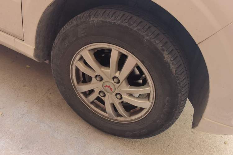Used Wuling Hongguang 2021 1.5L S Comfort Edition LAR Right Front Wheel Hub