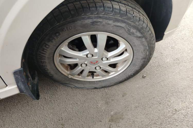 Used Wuling Hongguang 2021 1.5L Facelift S Comfort Version Hydraulic Power Steering LAR Right Front Wheel Hub