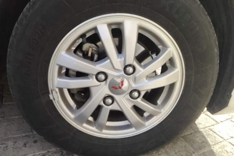 Used Wuling Hongguang 2021 1.5L Facelift S Comfort Version Hydraulic Power Steering LAR Right Front Wheel Hub