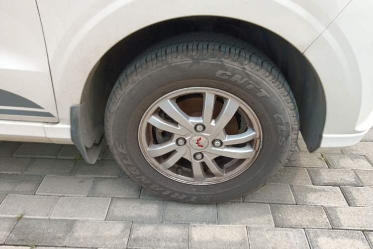 Used Wuling Hongguang 2021 1.5L Revised S Standard Version with Electric Power Steering LAR Right Front Wheel Hub