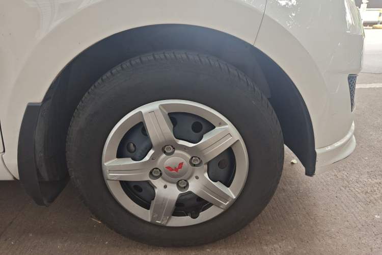 Used Wuling Hongguang 2021 1.5L Revised S Base Version with Electric Power Steering LAR Right Front Wheel Hub