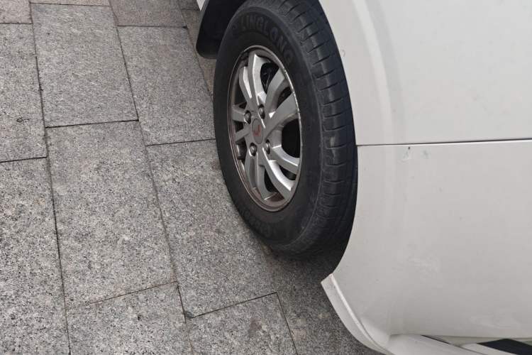 Used Wuling Hongguang 2021 1.5L S Comfort Edition LAR Right Front Wheel Hub