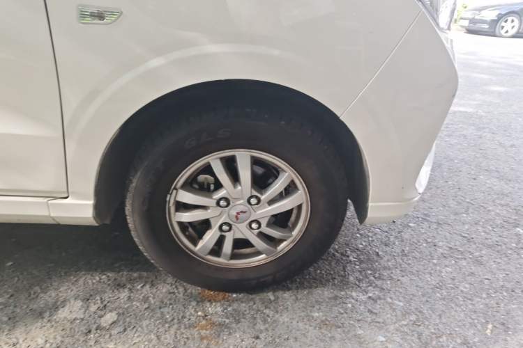 Used Wuling Hongguang 2021 1.5L S Comfort Edition LAR Right Front Wheel Hub