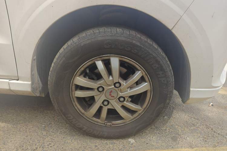 Used Wuling Hongguang 2021 1.5L S Comfort Edition LAR Right Front Wheel Hub