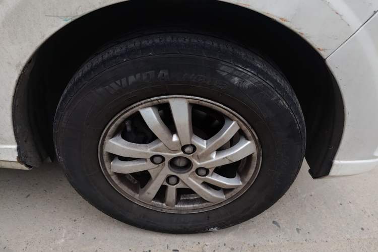 Used Wuling Hongguang 2021 1.5L Revised S Standard Version with Electric Power Steering LAR Right Front Wheel Hub