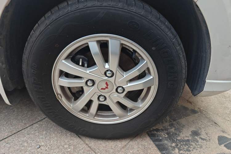 Used Wuling Hongguang 2021 1.5L Revised S Standard Version Hydraulic-Power-Assisted LAR Right Front Wheel Hub
