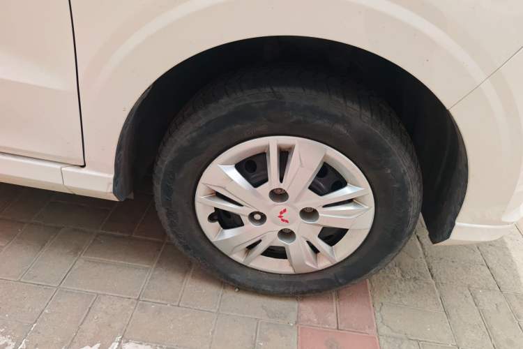 Used Wuling Hongguang 2021 1.5L Revised S Base Version with Electric Power Steering LAR Right Front Wheel Hub