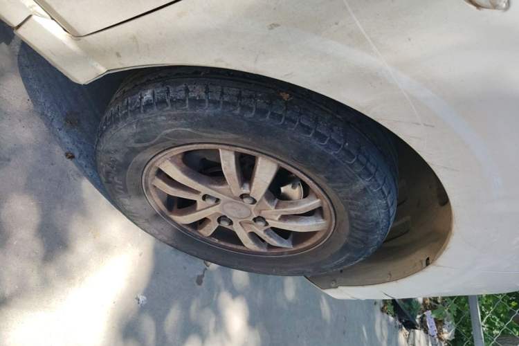 Used Wuling Hongguang 2021 1.5L S Standard Version LAR Right Front Wheel Hub