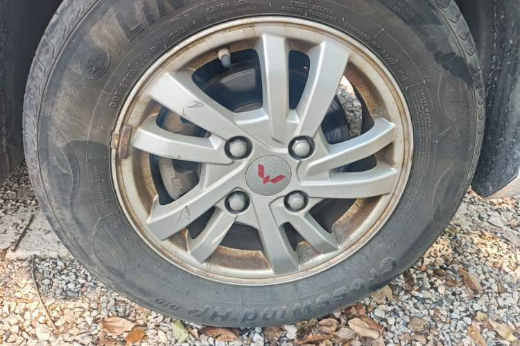 Used Wuling Hongguang 2021 1.5L S Standard Version LAR Right Front Wheel Hub