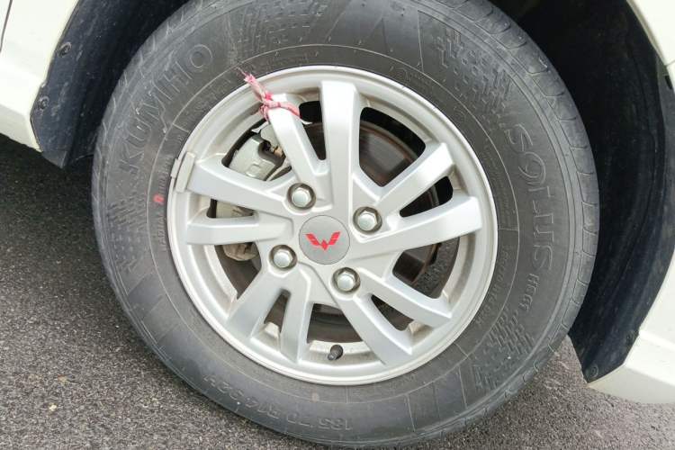 Used Wuling Hongguang 2021 1.5L Facelifted S Comfort Version with Electric Power Steering LAR Right Front Wheel Hub