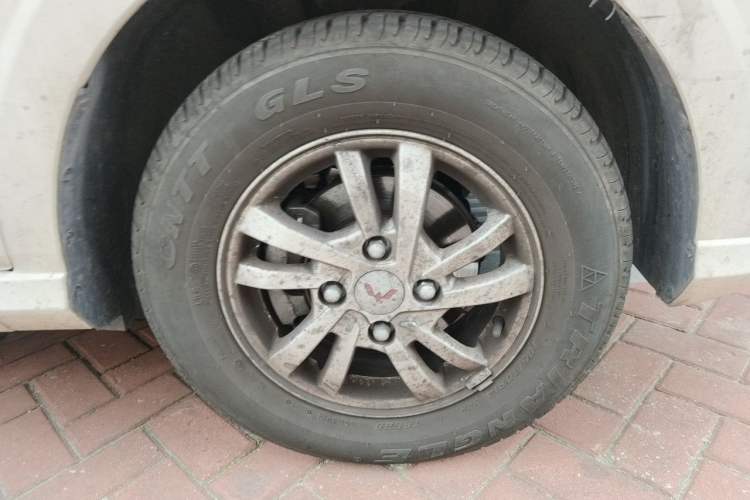 Used Wuling Hongguang 2021 1.5L S Comfort Edition LAR Right Front Wheel Hub