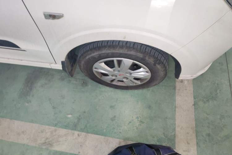 Used Wuling Hongguang 2021 1.5L Revised S Base Version Hydraulic Power Steering LAR Right Front Wheel Hub