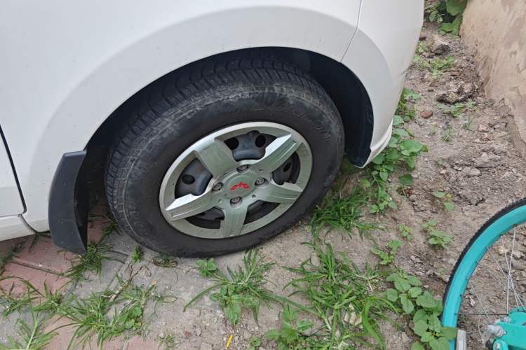 Used Wuling Hongguang 2021 1.5L S Base Version LAR Right Front Wheel Hub