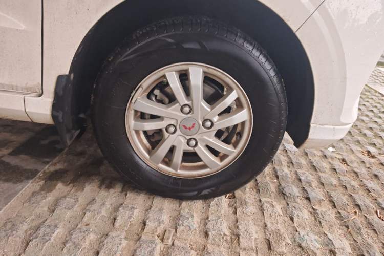 Used Wuling Hongguang 2021 1.5L S Comfort Edition LAR Right Front Wheel Hub